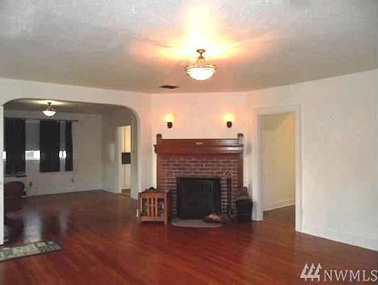 3rd image of 915 W Wishkah St