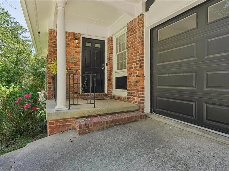 119 Kelso Dr SW — Photo 3