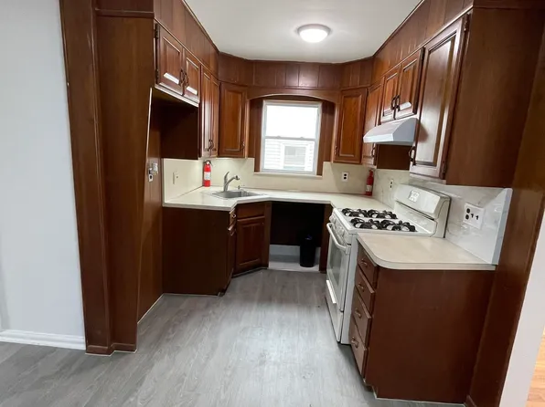 18 Kelly Parkway image 3 of 10