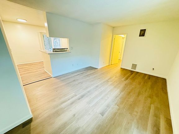 4th image of 7548 Lexington Ave APT 1