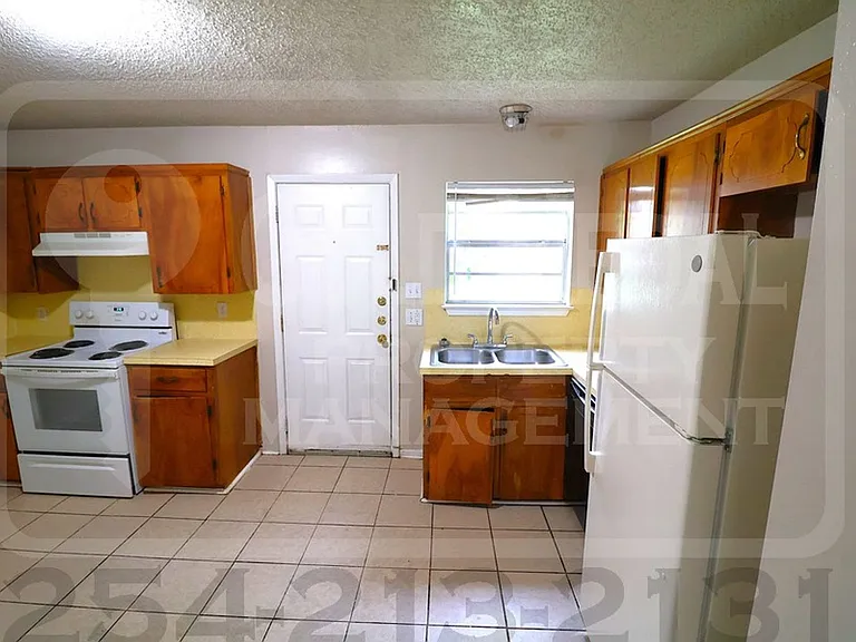 1706 Cole St — Photo 5