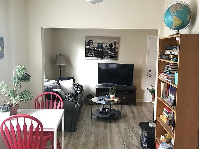 527 N Marshfield Ave #1R — Photo 1