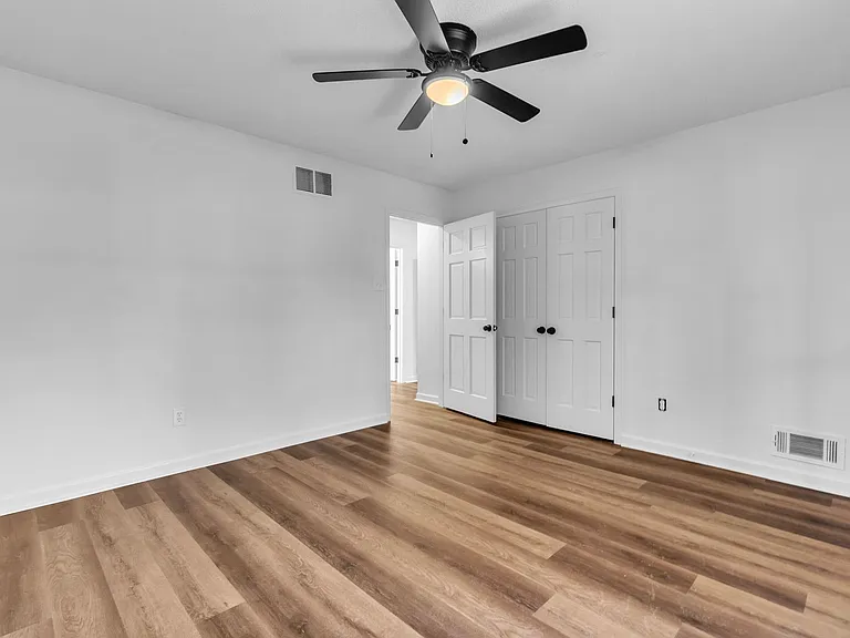 7347 Richmond Rd — Photo 8