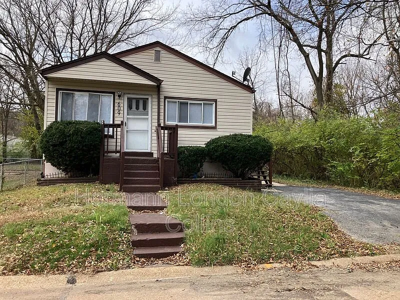 609 Cunniff Pl photo 1