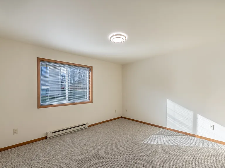 729 Van Es Pkwy — Photo 2
