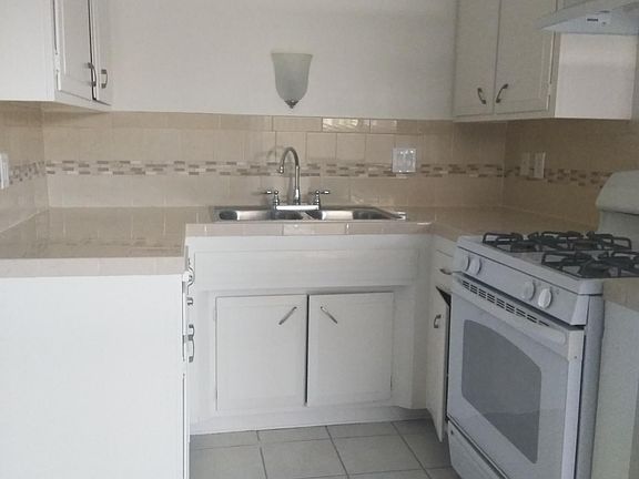 4th image of 1826 E Badillo St APT 6