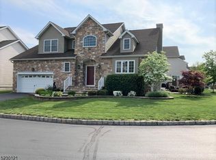 8 Shippen Ct, Flemington, NJ 08822