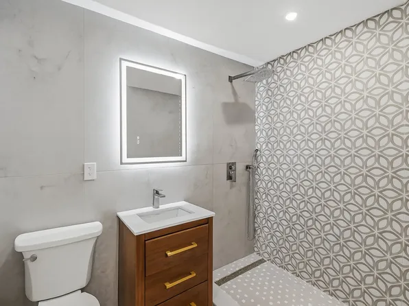 166-25 Powells Cove Boulevard image 27 of 31