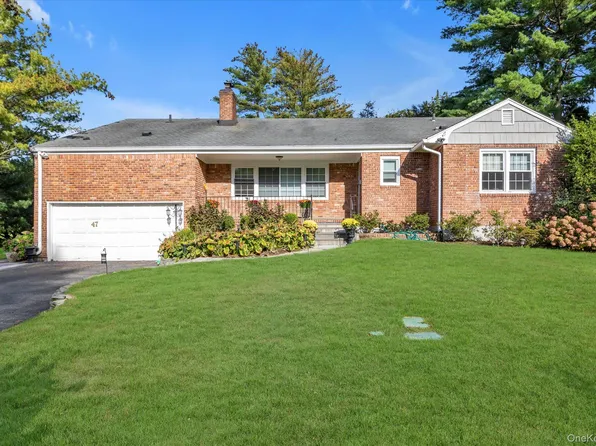 47 Pinewood Road, Roslyn, NY 11576