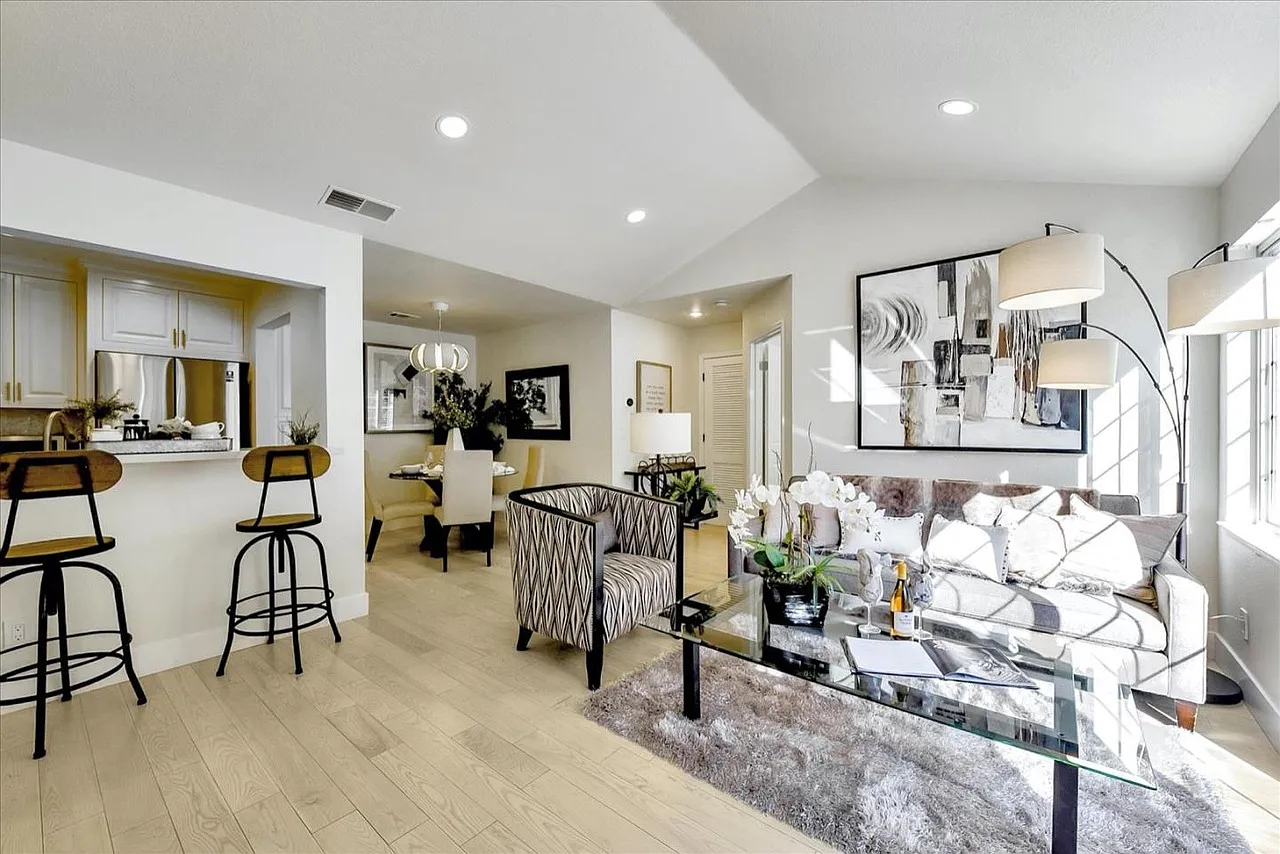 2 bed, 990 sqft, $3,200 — Photo 1