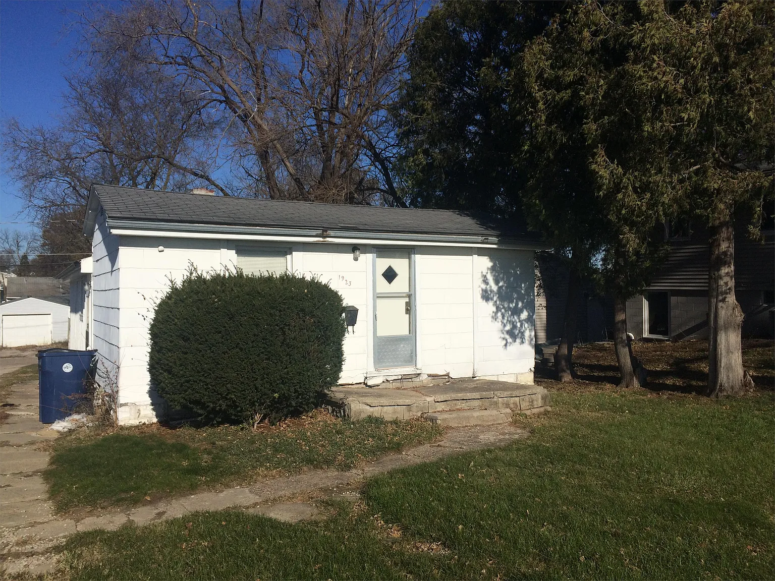 1923 E Ridgeway Ave - * — Photo 1