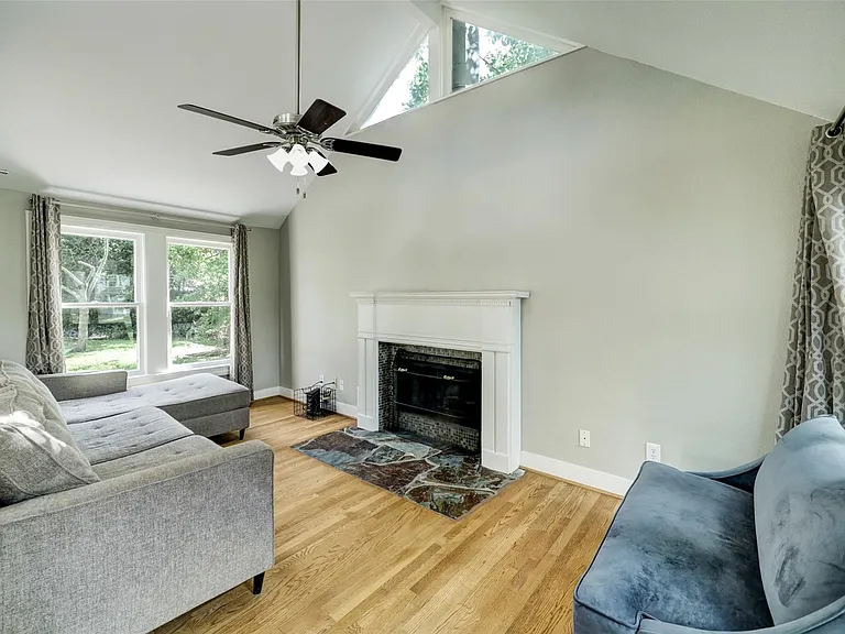 713 Sue Barnett Dr — Photo 6