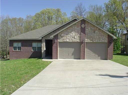 1st image of 4 Mills Dr