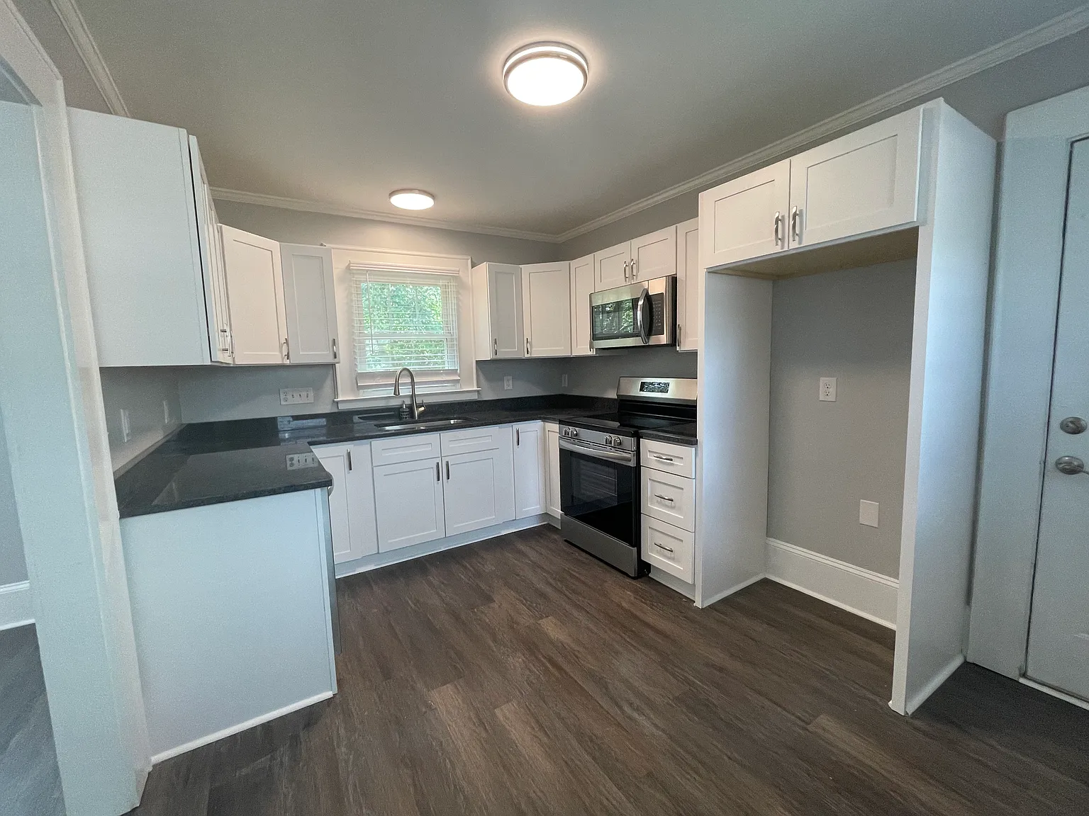 2 bed, 973 sqft, $1,750 — Photo 3