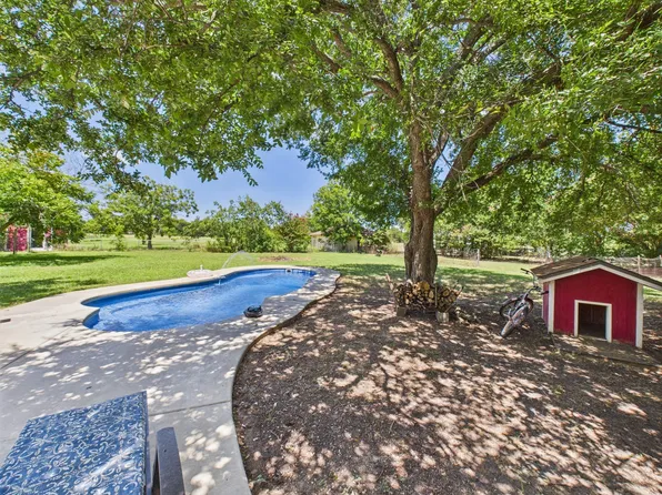 853 Pratt Rd, Red Oak, TX 75154