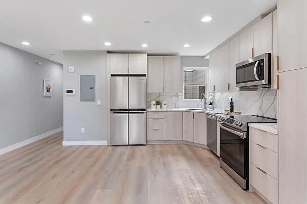 1345 Taraval St — Photo 5