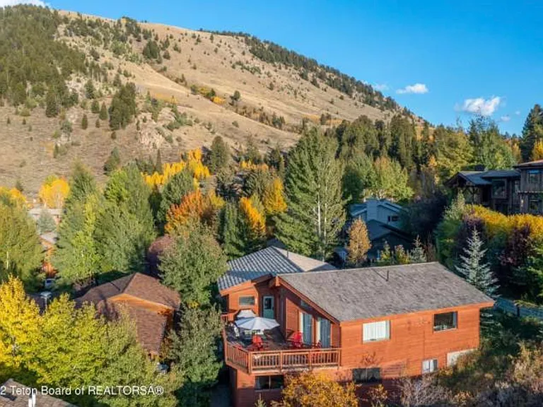 430 Henley Rd — Photo 2