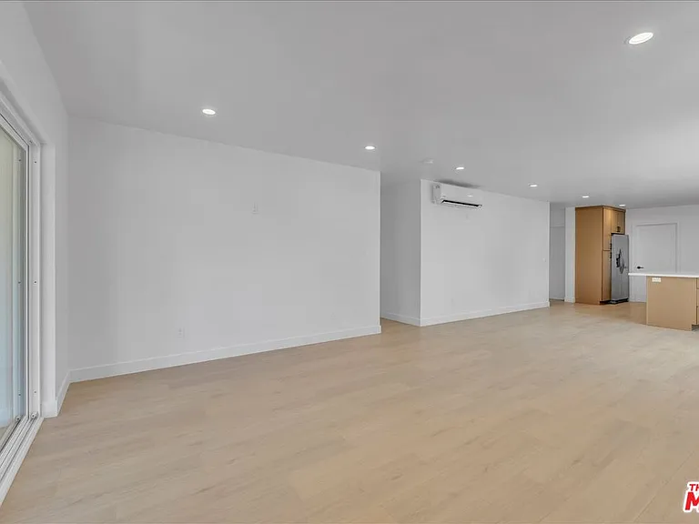 6913 1/2 Encino Ave #UPPER — Photo 11