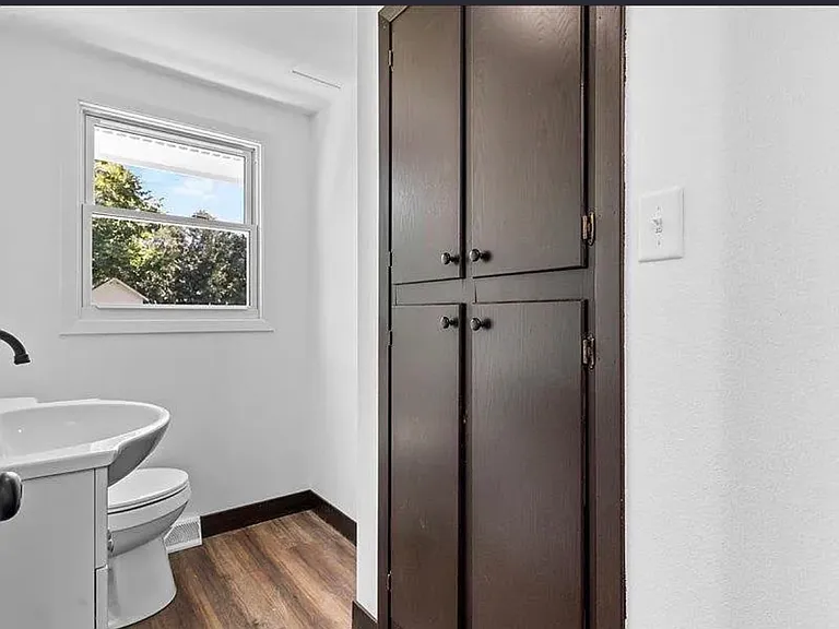 20 N George St — Photo 16