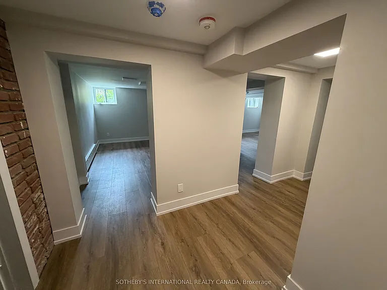 458A Oriole Pkwy #LOWER — Photo 3