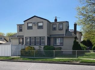 25556 147th Dr, Rosedale, NY 11422