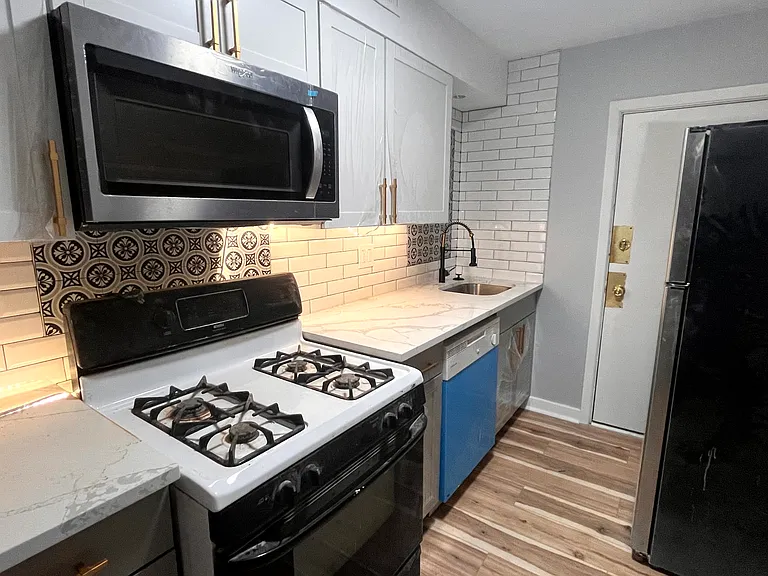 5737 Hobart St #1 — Photo 1