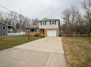 800 Warren Dr, East Aurora, NY 14052