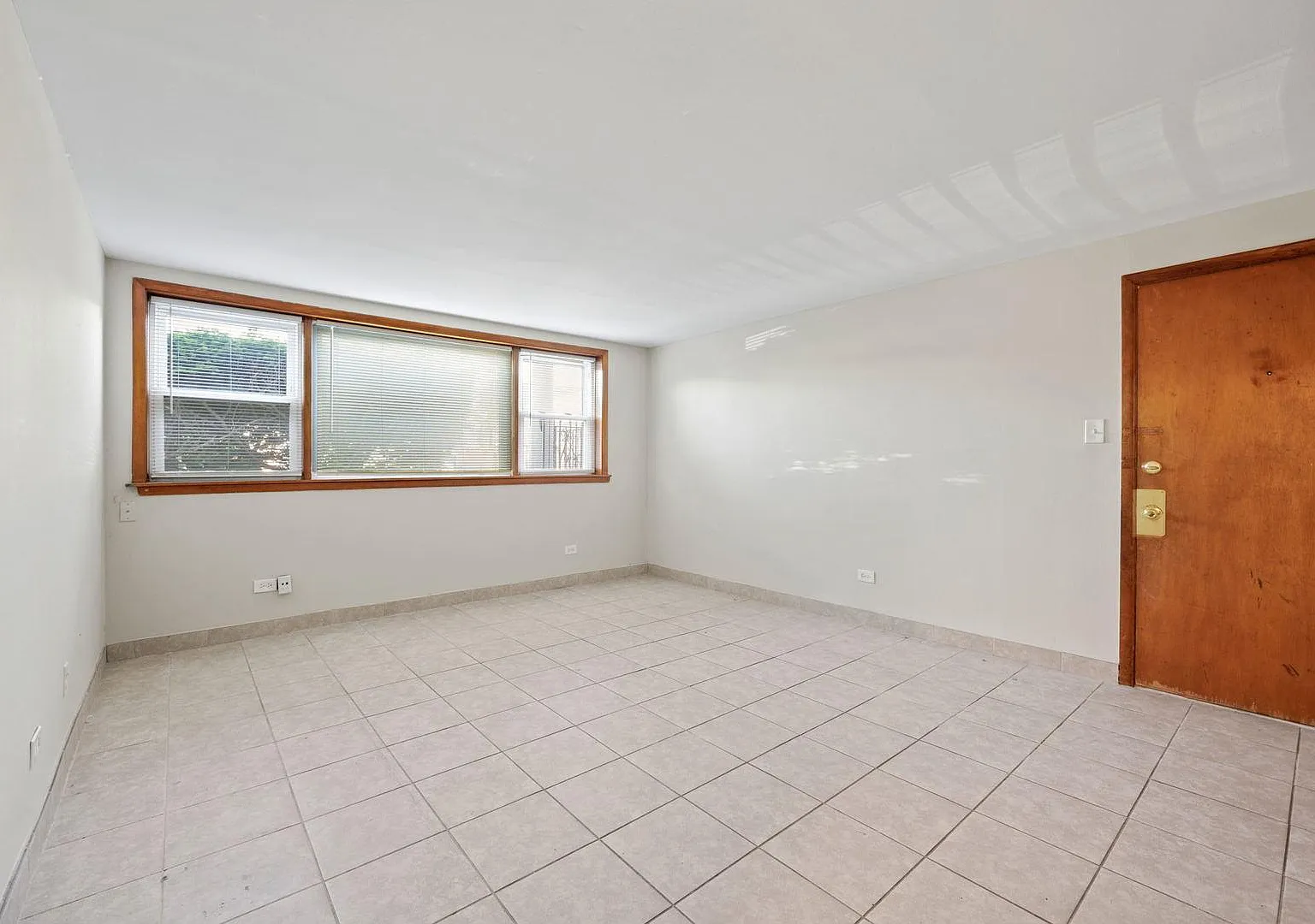 1 bed, 900 sqft, $1,500 — Photo 3