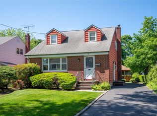 45 Netz Pl, Albertson, NY 11507