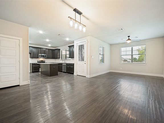 4th image of 44 Kramer Ln