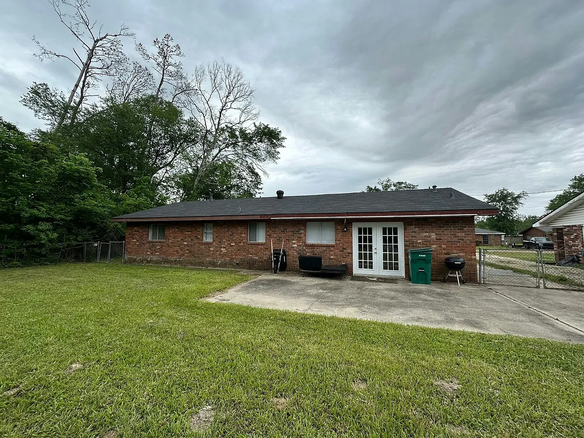 Building Photo - 2222 N Rose Park Ave