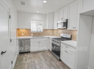 22915 9th St, Newhall, CA 91321