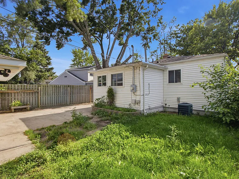 28816 Groveland St — Photo 24