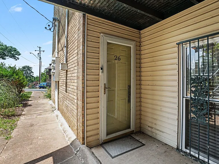 555 N Dupont Ave #B-26 — Photo 13