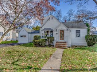 17 Smith St, Waldwick, NJ 07463