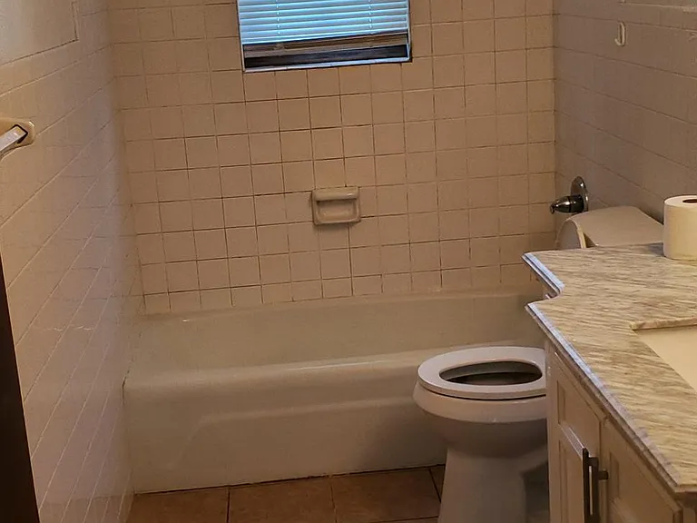 11504 E Thompson St — Photo 3