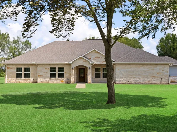 1213 Dyann Dr, Wharton, TX 77488