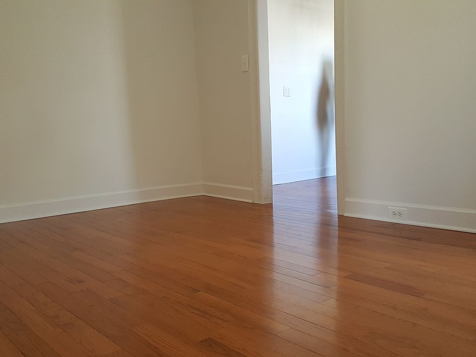 1st image of 178 Bay 23rd St APT 3