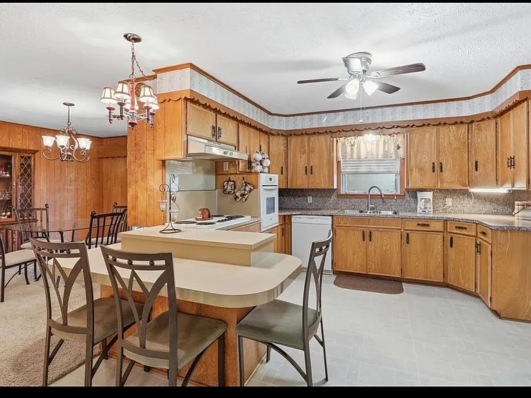 1335 Kathy Ave — Photo 6