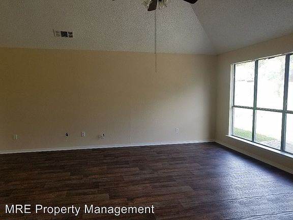 4th image of 2812 Creekwood Ln