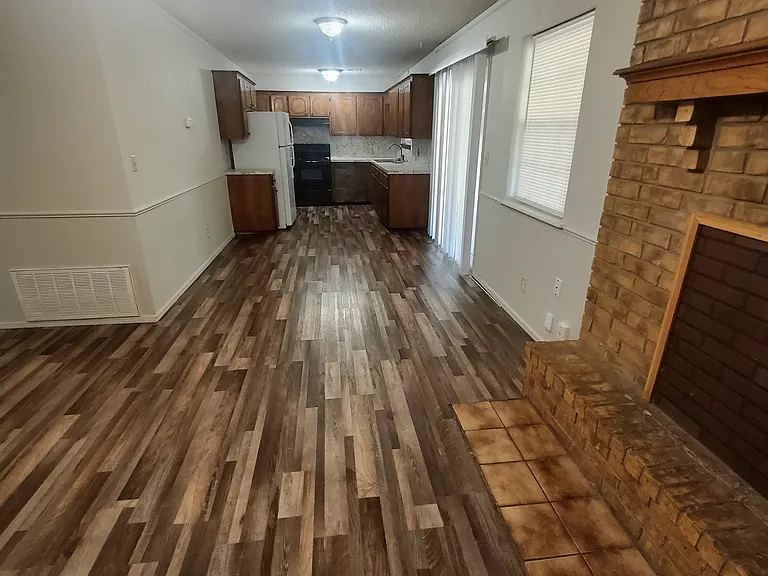 1809 Tanglewood Ln — Photo 2