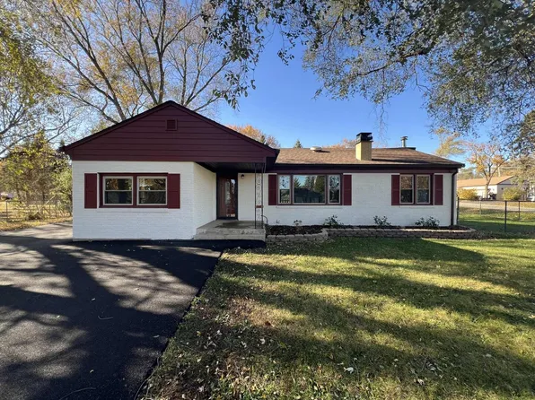 4415 Mayfair Dr, McHenry, IL 60051