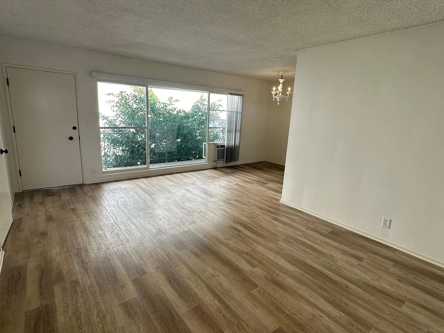 2 bed, 1100 sqft, $2,700 — Photo 3
