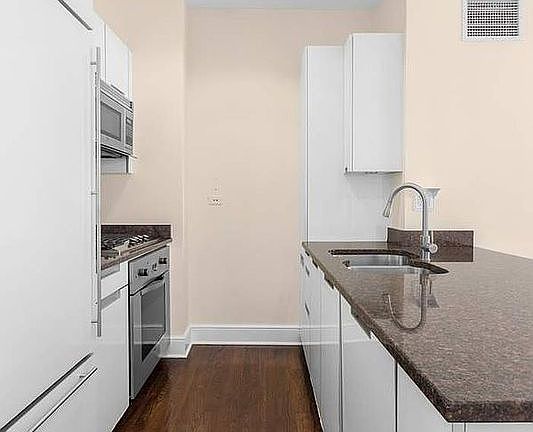 3rd image of 250 E 49th St #19A