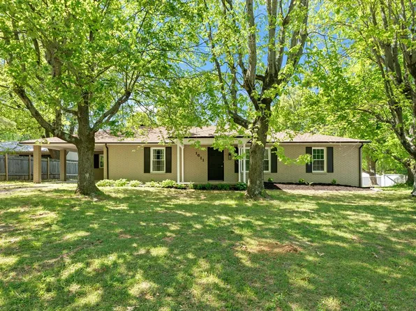 1611 Continental Dr, Madisonville, KY 42431