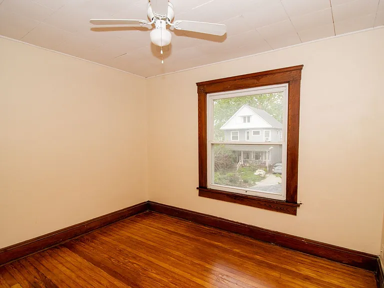 1325 W 91st St — Photo 10