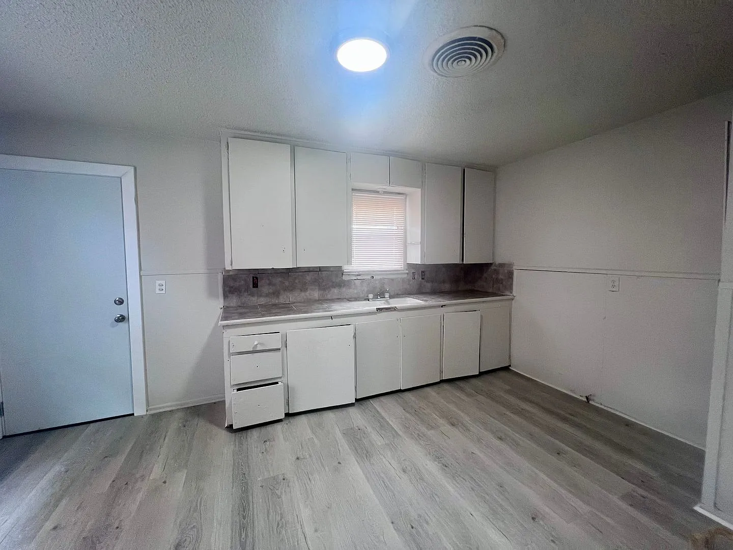 Cozy 1 Bedroom Home — Photo 3