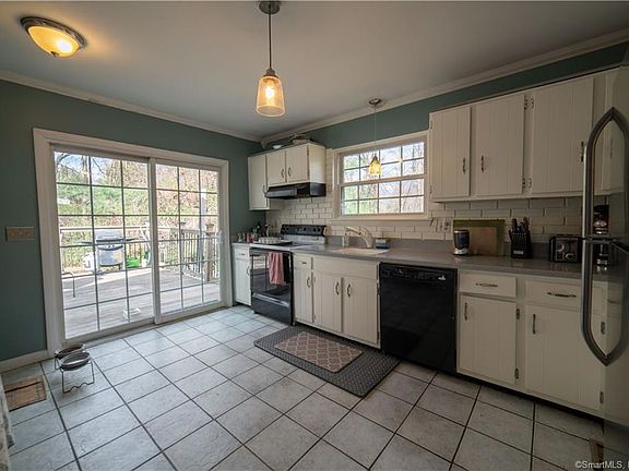 5th image of 37 Highland Dr