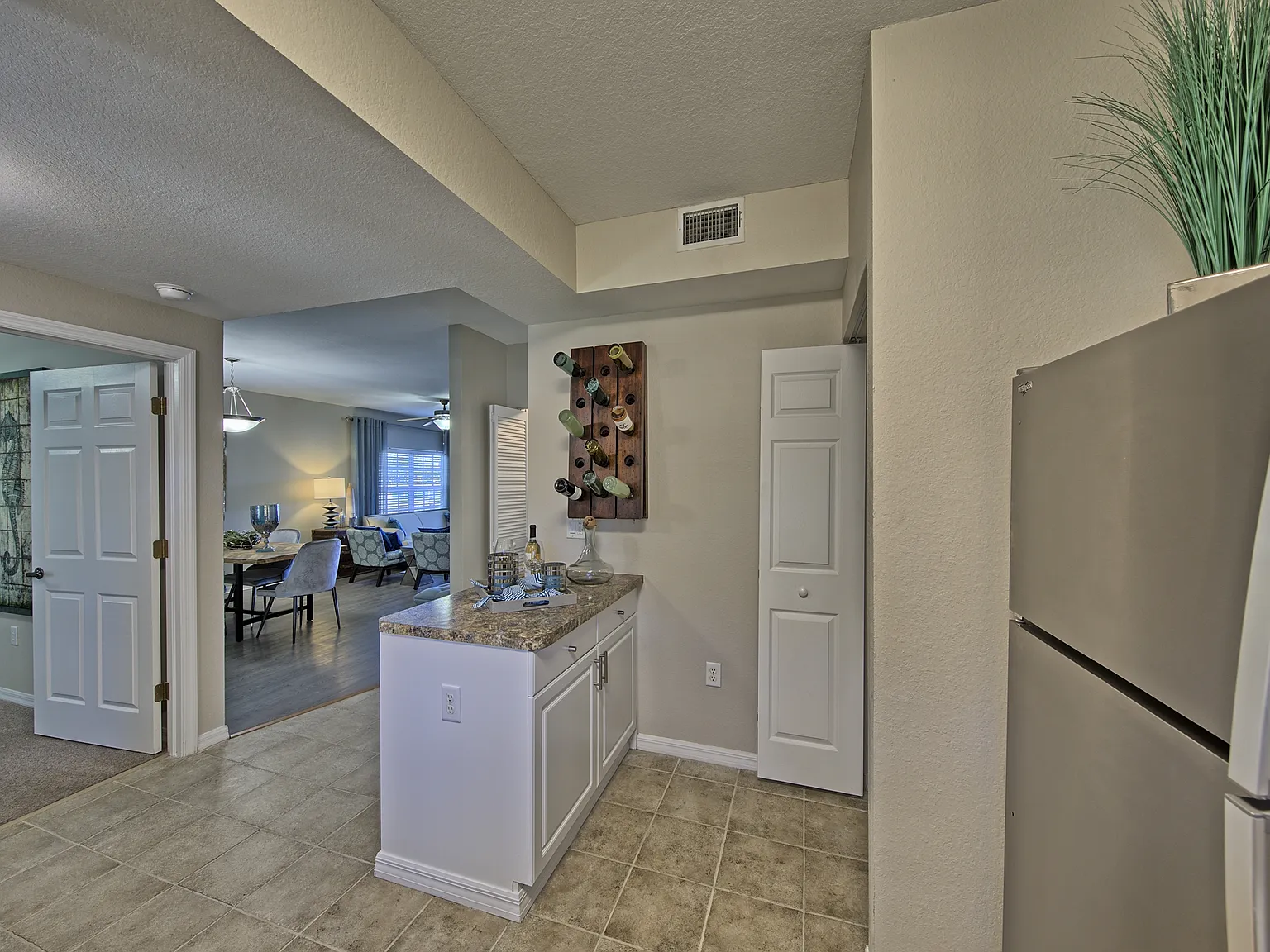 Toledo Club Apartments — Photo 2