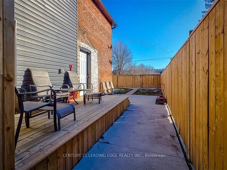 382 Cannon St E #B — Photo 2